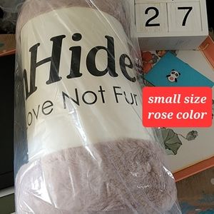 Rose UnHide blanket